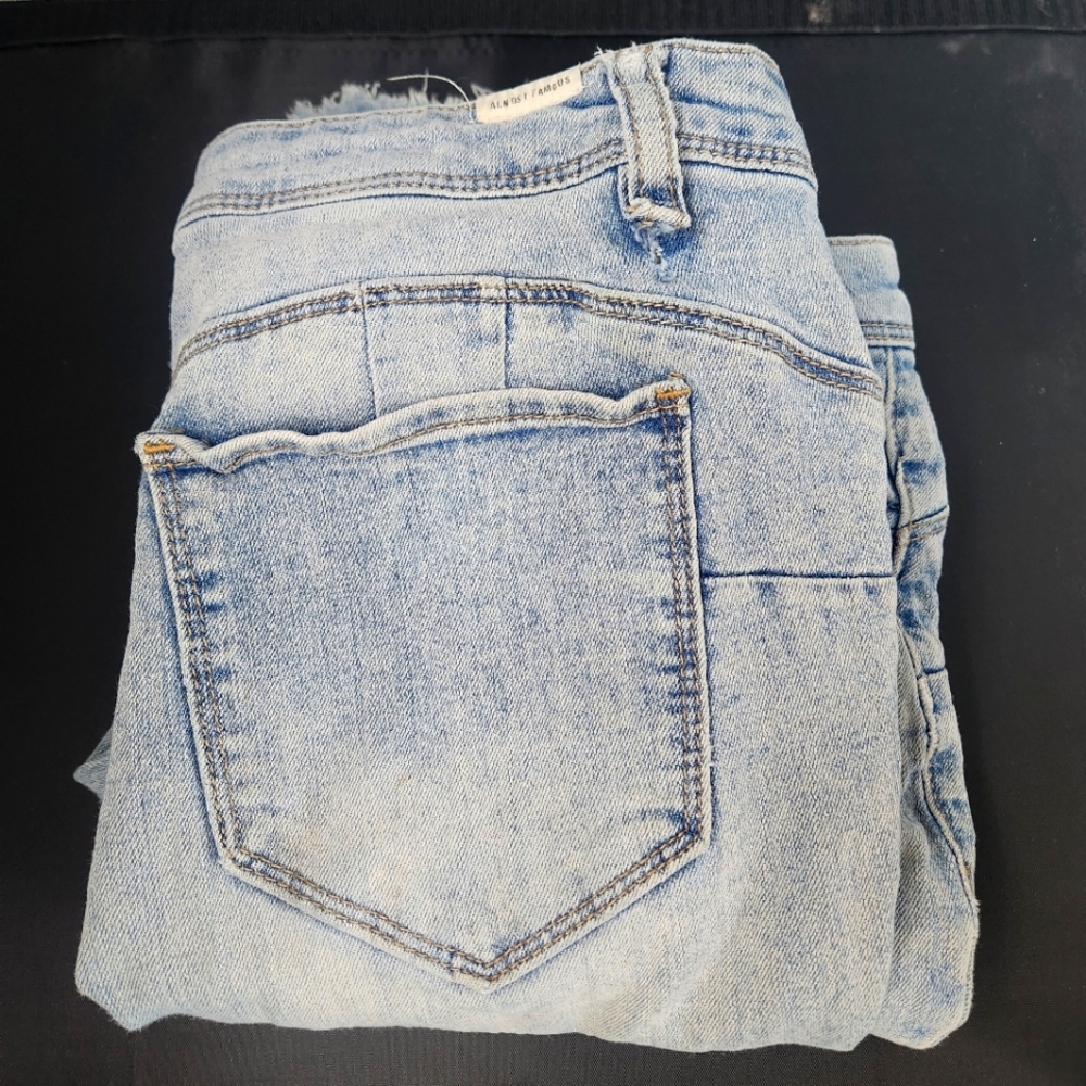 ALMOST FAMOUS Button fly Light Blue Distressed Ripped Skinny Jeans Sz 7 Read Des